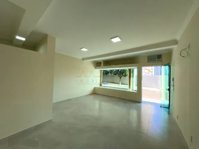 Sala comercial para locação de 64m² com banheiro, espaço para copa e ar condicionado.