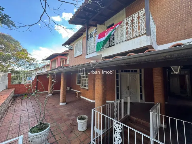 Casa de alto padrão rustica com 4 quartos, sauna e área gourmet completa
