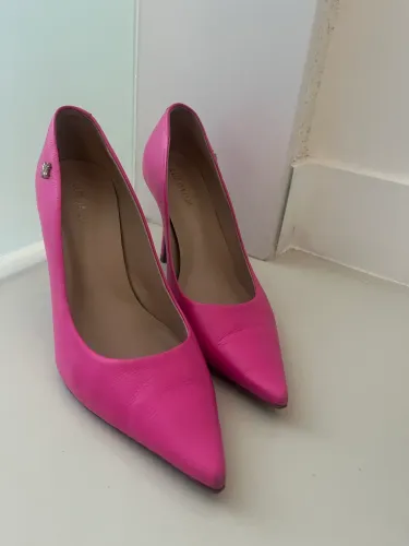 Scarpin Luz Da Lua Pink em Couro - Salto Fino N°36 - Oportunidade!