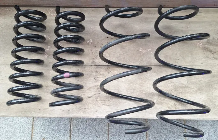 Molas dianteiras e traseiras para Mercedes-Benz Classe C W204 (2008 a 2014)
