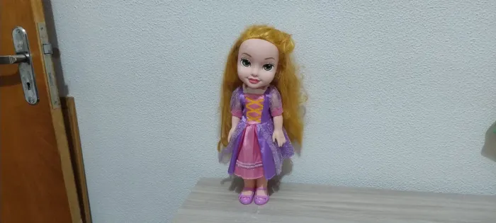 Boneca Rapunzel 35 cm de altura