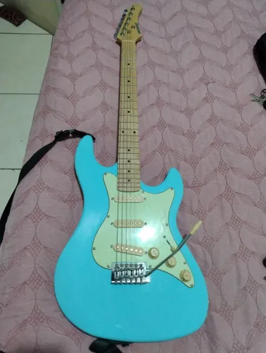 Vendo Guitarra Semi nova 