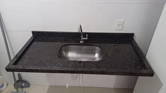 Pia de granito com cuba inox - ótima conservação