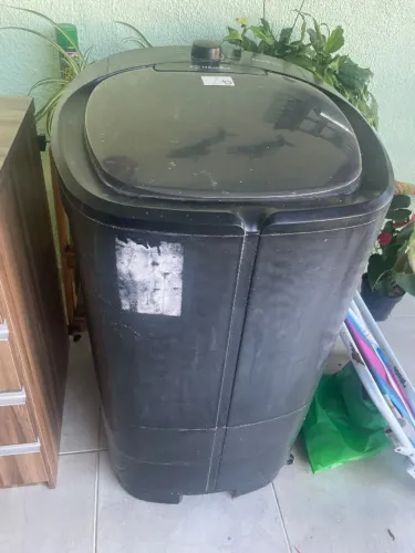 tanquinho de lavar roupa. 