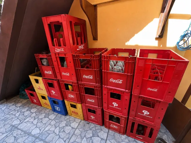 Vende-se grades de cerveja