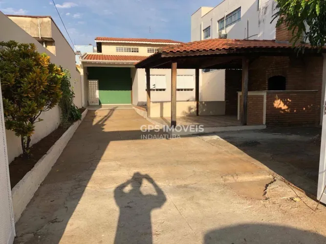 Sobrado com 04 Quartos, sendo 01 Suíte à venda no bairro Vila Georgina em Indaiatuba/SP.