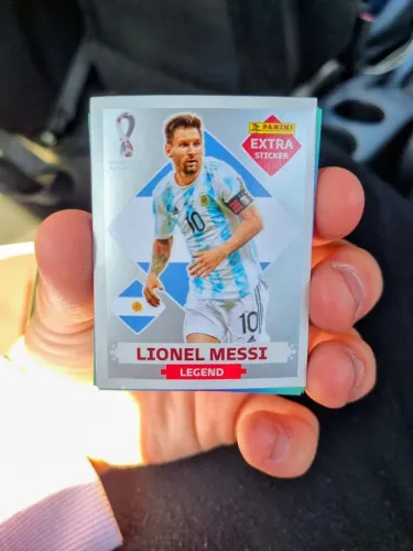 Figurinha Extra Lionel Messi Legend Prata - Copa do Mundo 2022 (Panini)