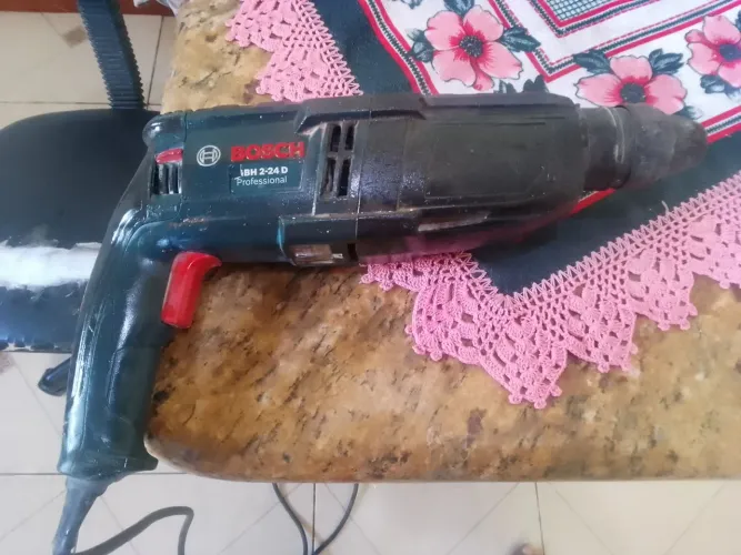 Furadeira martelete Bosch 220