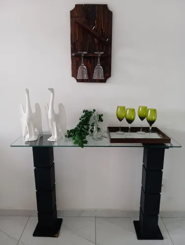 Decoração, aparador, adega, taças, estatuetas