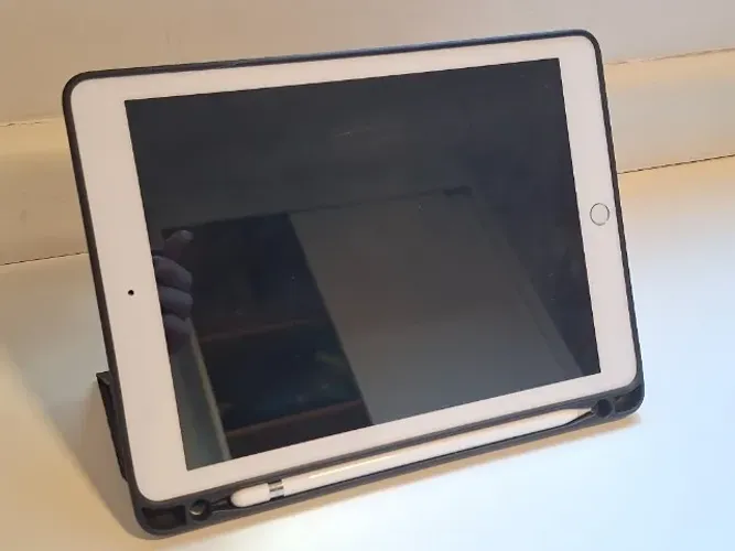iPad 6 32GB + Apple Pencil 1 + AirPods 2 + Capa