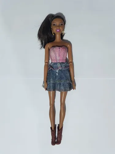 Boneca Barbie Fashionista Nikki 2011