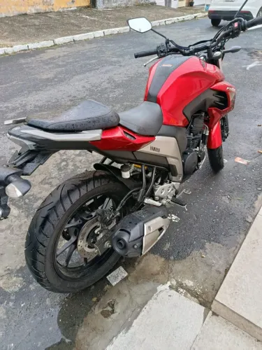 Moto FZ250