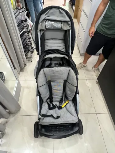 Carrinho de bebê duplo