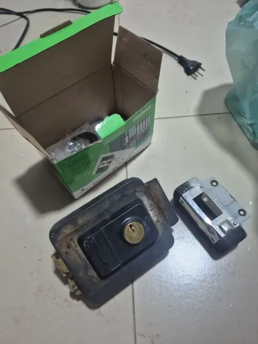 Fechadura de porta da Intelbras