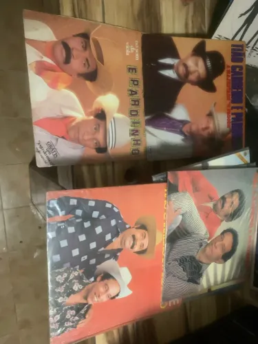 discos de vinil da dupla sertaneja Tião Carreiro e Pardinho