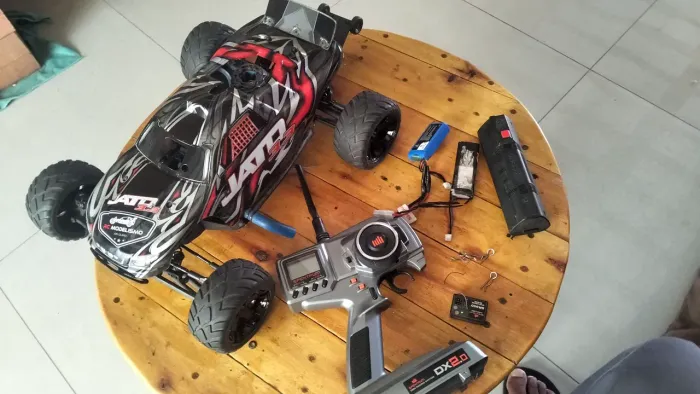 Automodelo traxxas jato 3.3