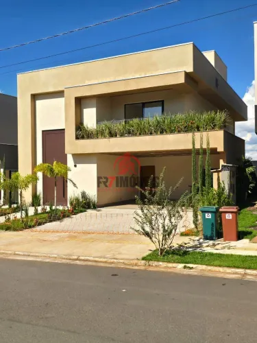 Sobrado de alto padrão no Condomínio Residencial Villagio Toscana em Goiânia, com piscina