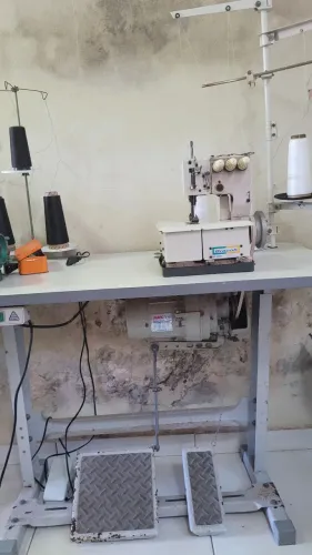 Vende-se Maquina de Costura 