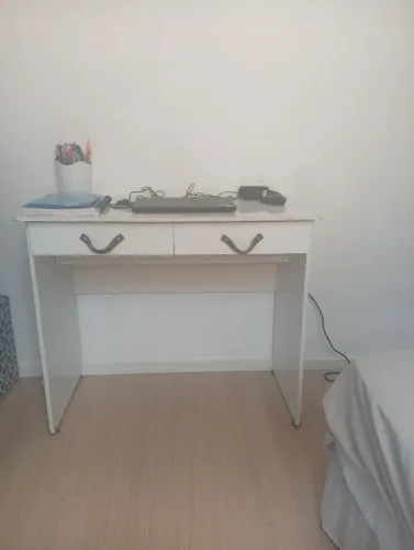 Escrivaninha mpd branca ótimo estado