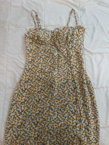Vestido longo, florido com fenda