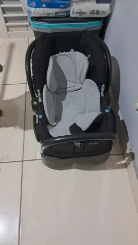 vendo um bb conforto com base capa protetora e redutor de rn semi novo