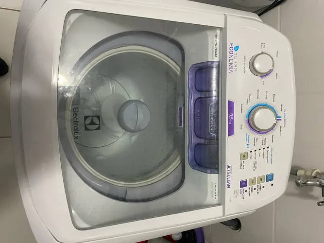 Máquina de lavar (não está centrifugando)