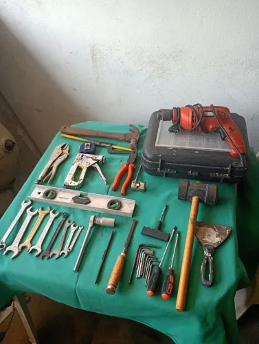 Ferramentas diversas tudo por 250 vindo buscar