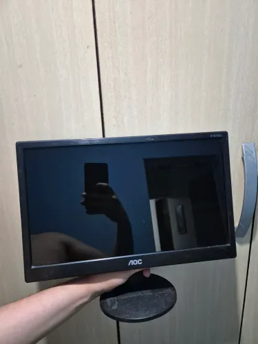 MONITOR AOC - COM DETALHWS NA TELA