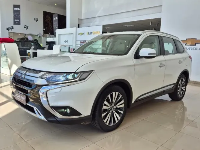 Mitsubishi Outlander HPE-S 2.2 Diesel 4X4 Aut. 2022