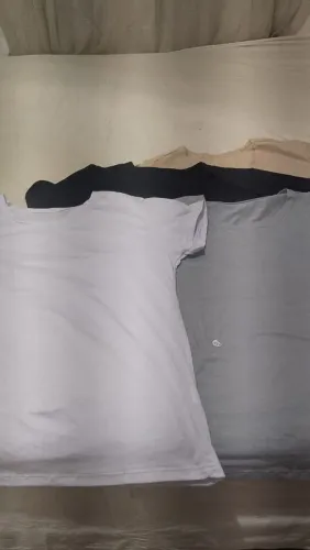 Vendo saia e blusas novas 