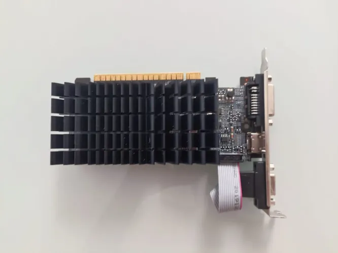 Placa de Vídeo GT210