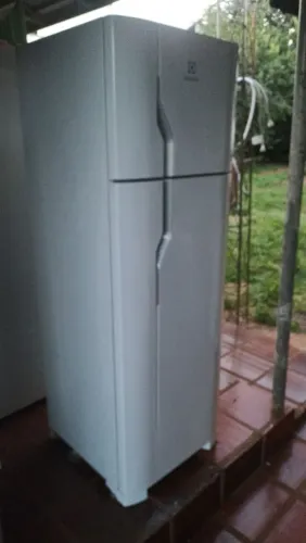 Geladeira Eletrolux 260 litros
