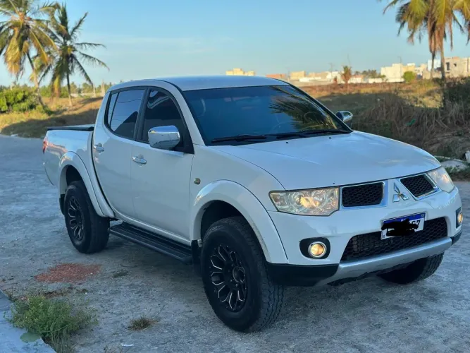 Mitsubishi L200 Triton HPE 3.2 CD TB Int.diesel AUT 2013