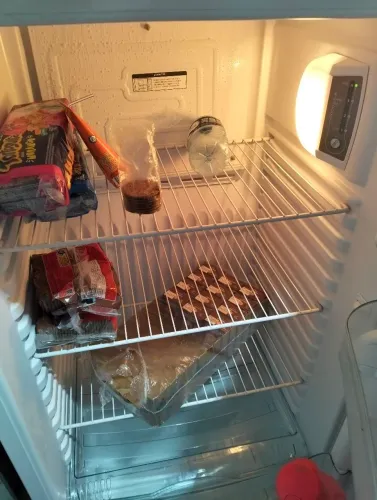 Geladeira nova apenas 1 mês de uso (motivo da venda estou precisando de dinheiro)