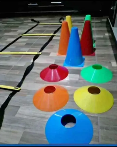 Kit funcional. 1 escada 5 cones 5 chapéus. Entrega grátis