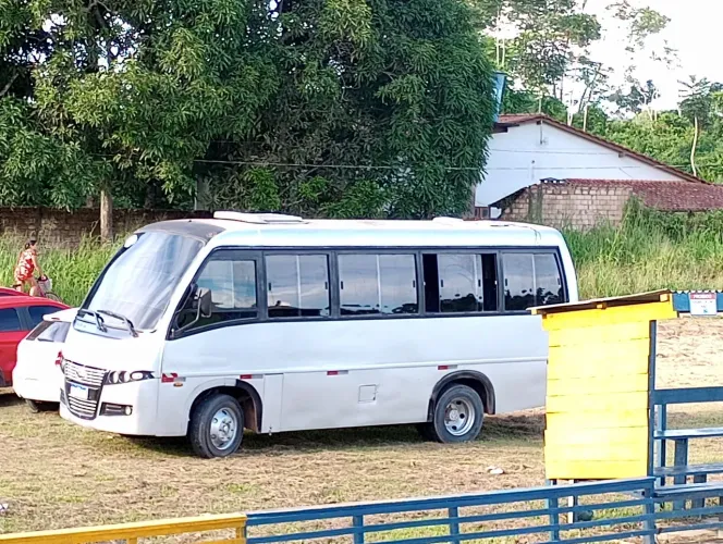 Micro-ônibus Volare V8 ano 2006