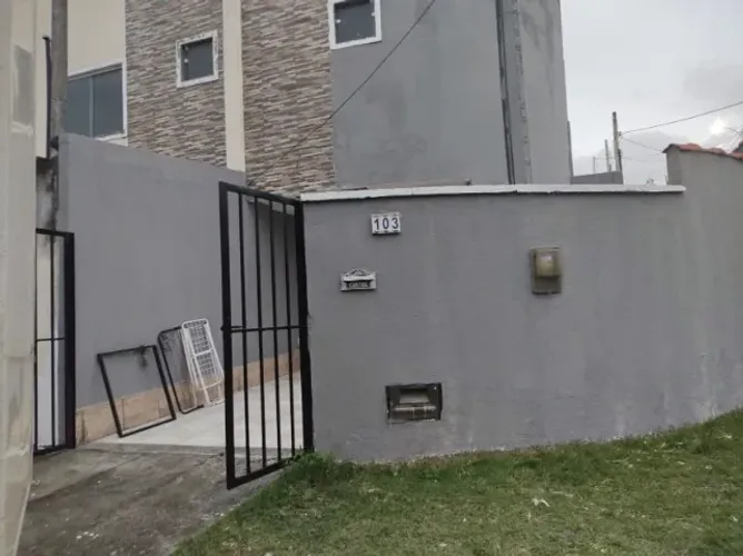 ALUGO EXCELENTE CASA DUPLEX !! COM DUAS SUÍTES !!