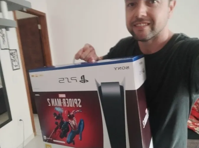 PS5 FAT com leitor. Promoção dia dos namorados, de 3200 por 2900