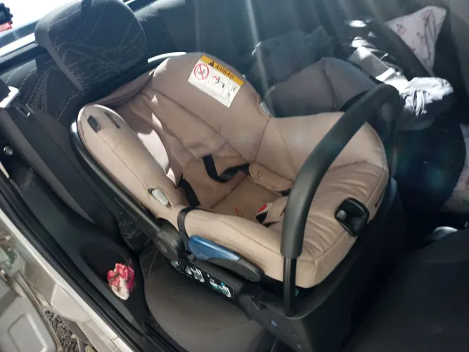 Vendo bebe conforto da marca Maxi Cosi semi novo