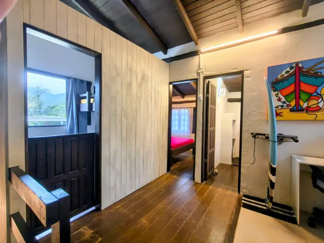Casa a 450 mtrs da praia e perto de todo comércio local. 