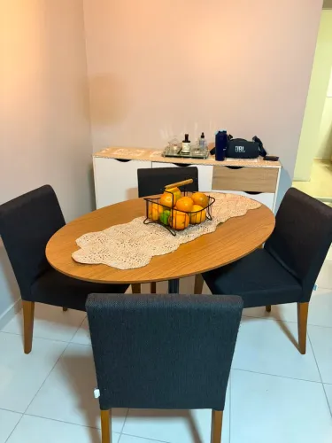 Mesa de Jantar Estilo Saarinen Oval (Freijó) + 4 Cadeiras Tok&Stok