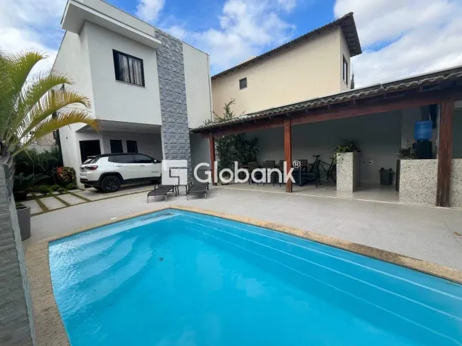 Casa mobiliada para locação no bairro Reserva Real com 2 pavimentos, 3 quartos e 2 vagas d