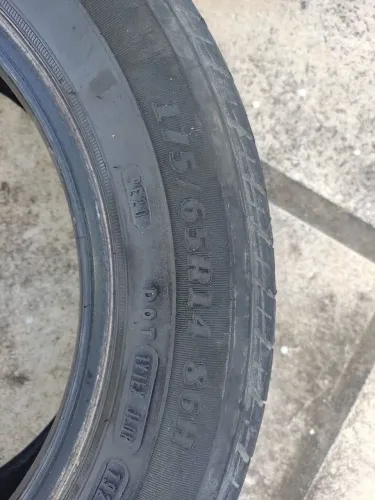 Vende-se pár de pneus aro 14