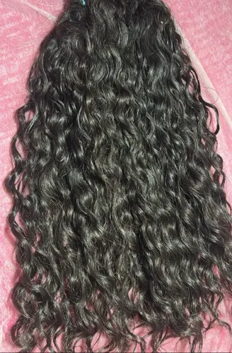 Cabelo cacheado vietnamita