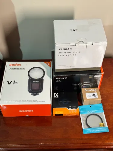 Kit Sony A7iii + Tamron 28-75 f2.8 + flash godox