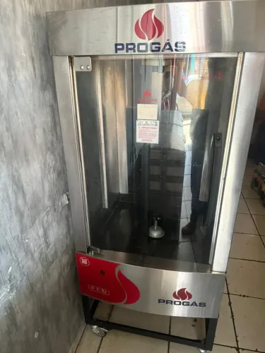Assadeira Multiuso Giratório 70 Kg PRP-242 - Progás + Mesa de corte em inox 