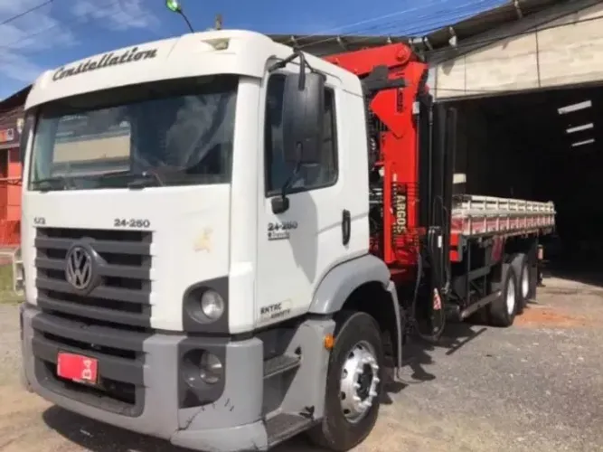 vw 24-250 6x2 ano 2011 com munck 43.T Argos