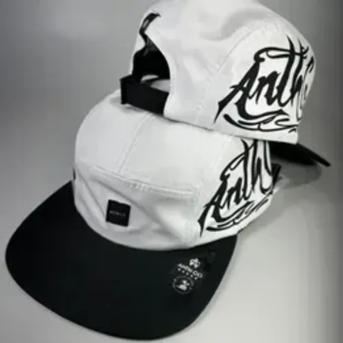 BONÉ FIVE PANEL JUST BRANCO ABA PRETO