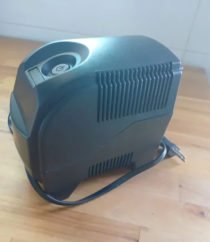 Estabilizador Force Line 300VA 4 tomadas funcionando