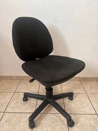 Cadeira Secretária Giratória para Escritório/Home Office - R$ 120